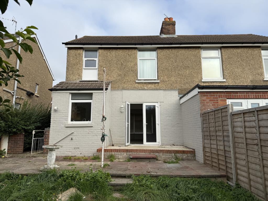 Lot: 24 - TWO-BEDROOM SEMI-DETACHED HOUSE - Rear of property with painted and pebble dash exterior